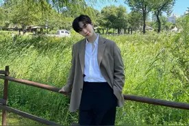 看了50个韩国男星的穿搭，选了金秀贤，男人还是得穿出气质图片