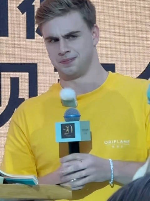 笑死我了怎么会有人可以在短短十秒中内做出这么多表情的