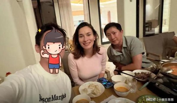 韩庚带老婆过二人世界被偶遇！素颜一身姨味，卢靖姗产后状态超好