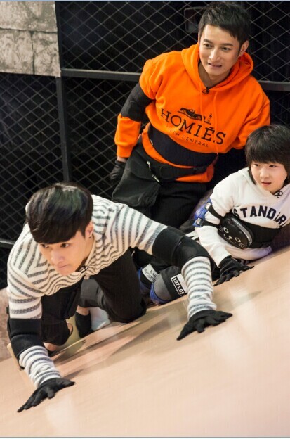 疯狂的麦咭2 张艺兴李维嘉石板互动