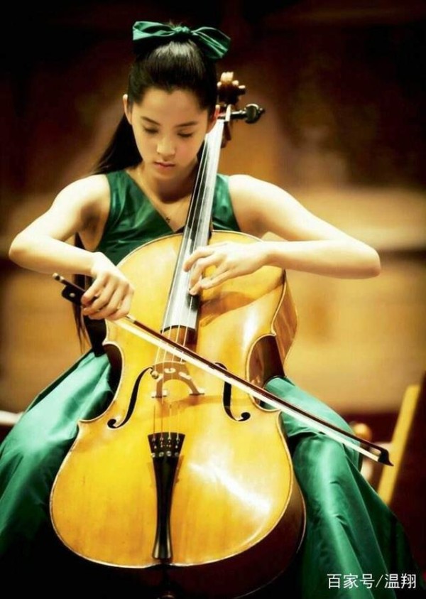 欧阳娜娜成综艺小花，现身大同录制跑男，疑似和范丞丞组CP引热议