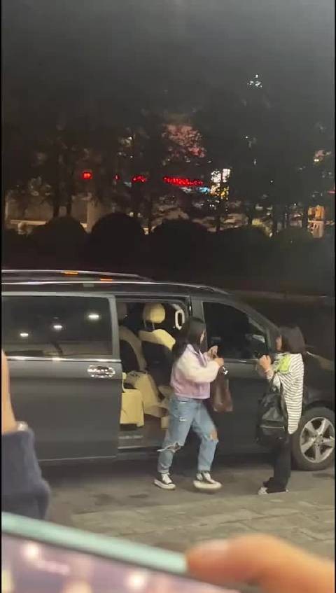 范丞丞24岁身高183cm体重63公斤，20个代言达一线明星水平