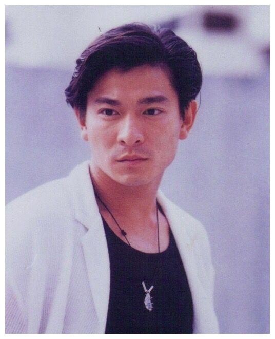 36个男星颜值梯队：蔡徐坤第二，鹿晗第三，王一博第四，谁第一