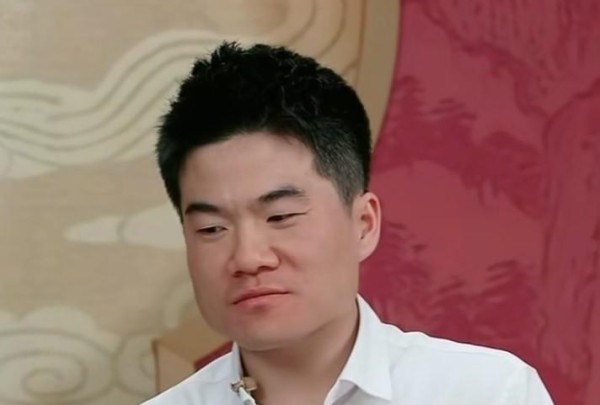 康震打包的不是饼，是董宇辉走红后未变的初心：顶流“里子”藏在饭局细节里