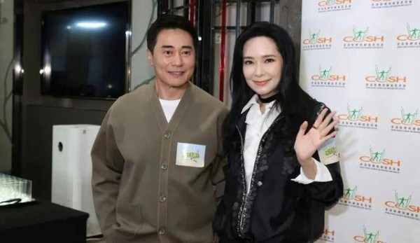 TVB金牌绿叶连抱六位女神，自曝体重惹热议，网友担心腰骨问题