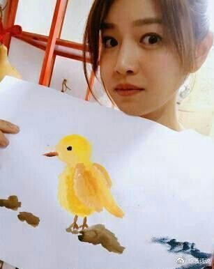 明星画画水平：赵丽颖画出自己，张馨予不容小觑，热巴是来搞笑的