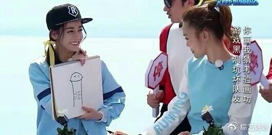 明星画画水平：赵丽颖画出自己，张馨予不容小觑，热巴是来搞笑的