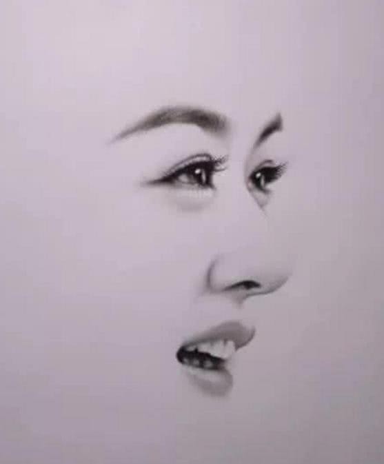 5位一线女星的五官素描，我只认出了赵丽颖，全部认出的是大神！