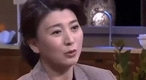 让人同情的闫学晶：直播一句牢骚掀舆论风波