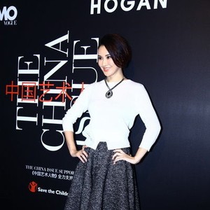 莫小棋红毯派对暂收胸器玩转时尚