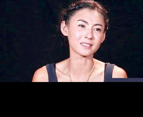 谢霆锋向张柏芝试探重归家庭 张柏芝直播回应：你不配