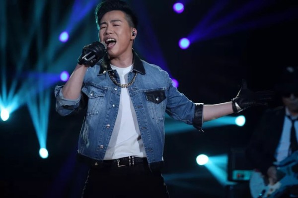 胡彦斌夜会郑爽举止亲密却澄清复合传言，网友：又用郑爽炒作