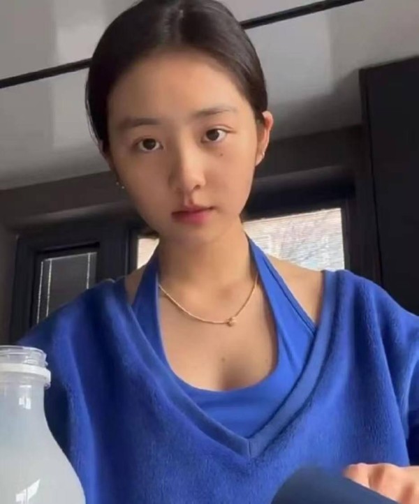 林心如霍建华9年“藏娃”VS明星晒娃潮：谁在保护谁的童年？