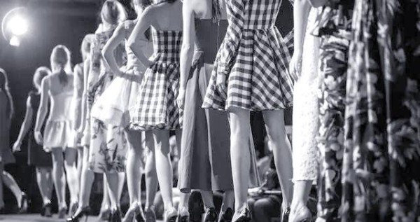 模特与明星同台演绎：时装魅力的多元呈现