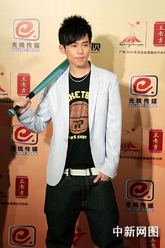 张靓颖与黄磊夫妇为亚运加油苏醒凸显霸气(图)