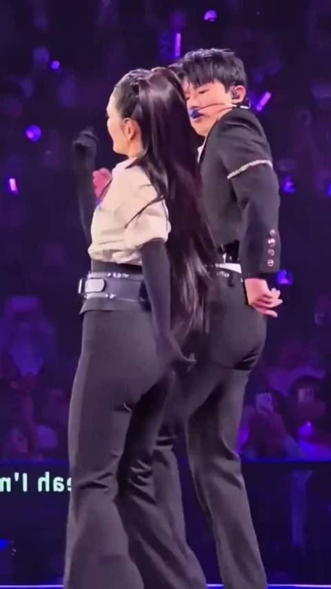 张踩铃吐槽跨年舞台秀恩爱泛滥