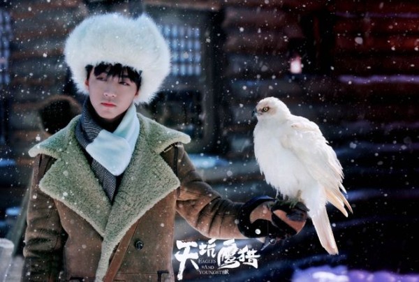 蝉联剧星璀璨榜封面，朱一龙星光值破四千万，赵丽颖不及其三十分