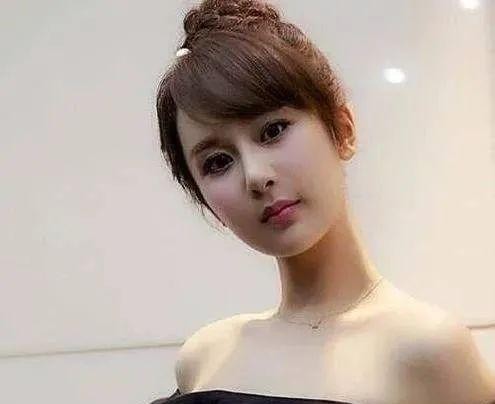 杨紫新剧路透：经纪人颜值出圈，网友喊她进圈