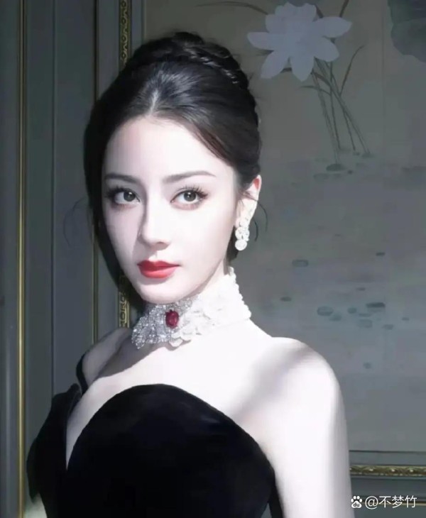 真是命。 33岁的演员迪丽热巴...@不梦竹的动态