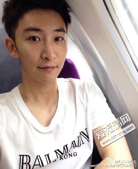 谭杰希是整容了吗前后对比照片 谭杰希为什么要改名加整容