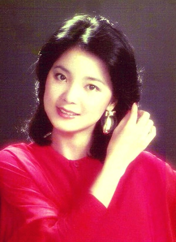 邓丽君：亚洲歌坛的巨星陨落与永恒影响