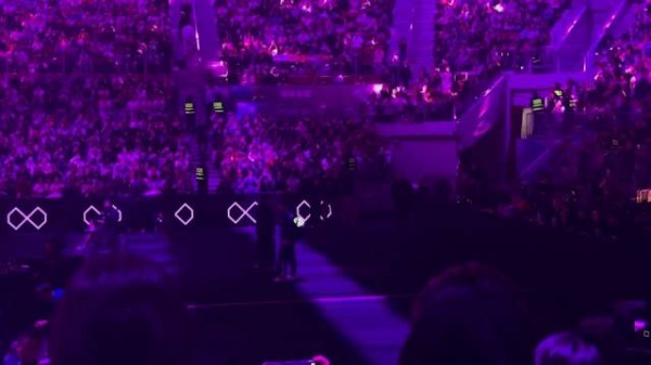 孙颖莎2比4不敌蒯曼，现场观众高呼你最棒