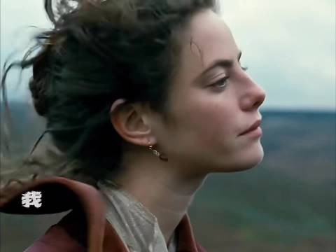 电影《呼啸山庄》还原原著争议情节，艾米莉勃朗特曾因笔名与内容遭抨击