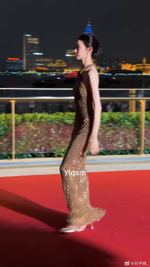 费加罗herself之夜直播 费加罗红毯看的人眼前一亮又一亮 微博VC计划