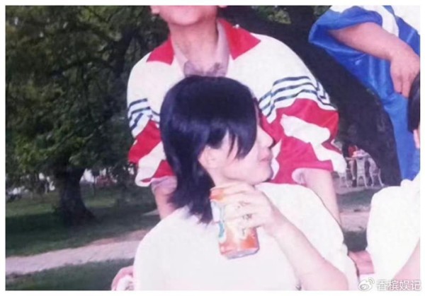 赵丽颖初中同学晒旧照，整容谣言当场打脸，网友认同自然长大