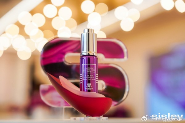 精华竞争白热化，希思黎以黑玫瑰开启抗老新叙事