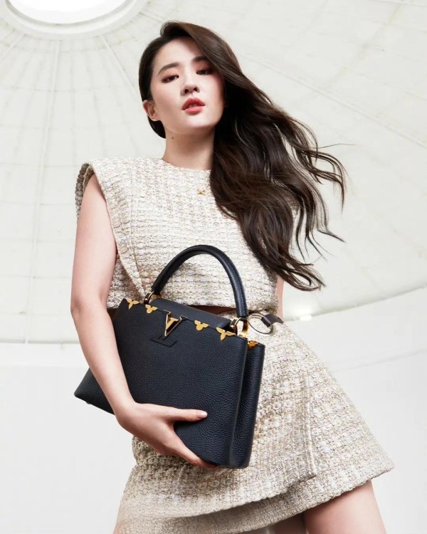 # 刘亦菲VS周冬雨：LV大秀背后的顶流暗战与时尚话语权博弈