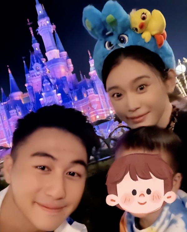 奚梦瑶何猷君合影引全网猜疑：距离感，是婚姻变淡还是被过度解读？