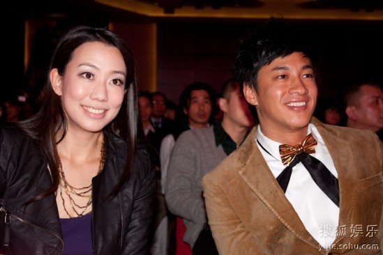 吴辰君身体力行做公益 获颁年度公益明星奖