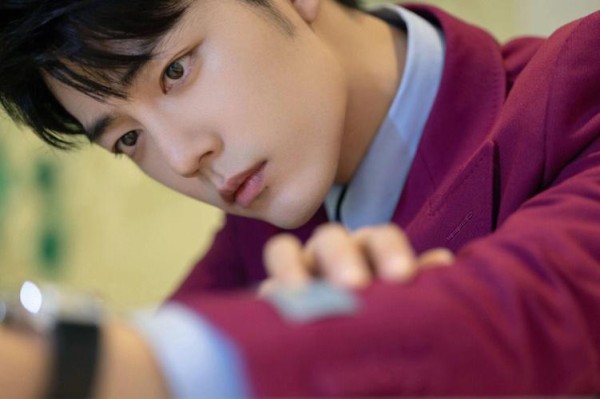 肖战成功的秘诀:不断学习,多角色多面戏