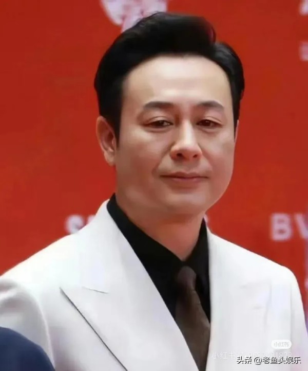 兴亿家常菜:最近娱乐圈又有大瓜啦!张颂文因200多次每次10元的慈善捐款被推上了舆论的风口浪尖。
张颂文,因《狂飙》爆火的“叔圈顶流”,本是大家心中的演技派和正能量代表。可这次,他的慈善行为却引发了争议。有人质疑,觉得他作为明星,这捐款数额与身份不符,怀疑是“伪慈善”、立人设。但也有人力挺,认为慈善是心意,不是数字游戏,张颂文坚持多年捐款,这份坚持难能可贵。
其实了解张颂文的都知道,他出身...