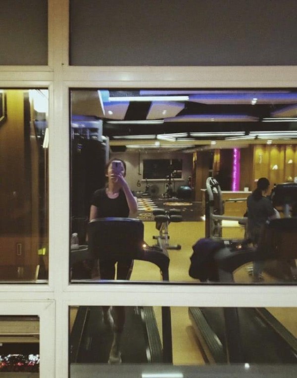 赵丽颖健身照刷屏，女明星扎堆健身真励志