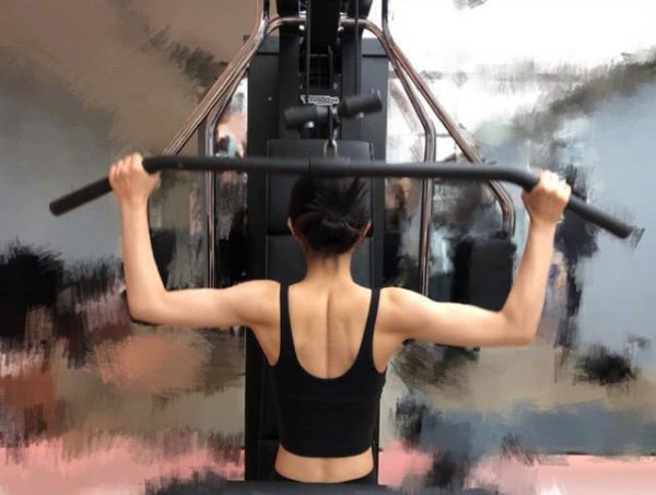 赵丽颖健身照刷屏，女明星扎堆健身真励志