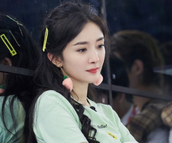 邓伦28岁生日，圈内两位女星评论区庆生，不愧是“神仙友情”