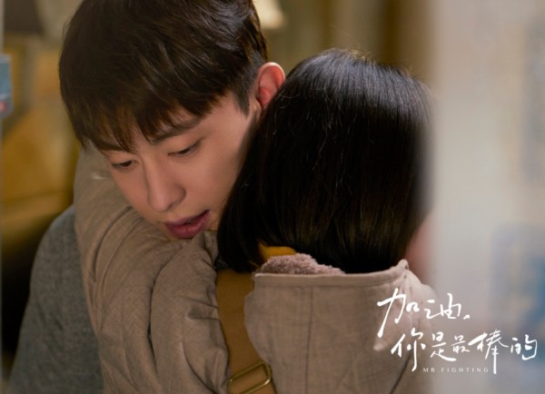 邓伦28岁生日，圈内两位女星评论区庆生，不愧是“神仙友情”