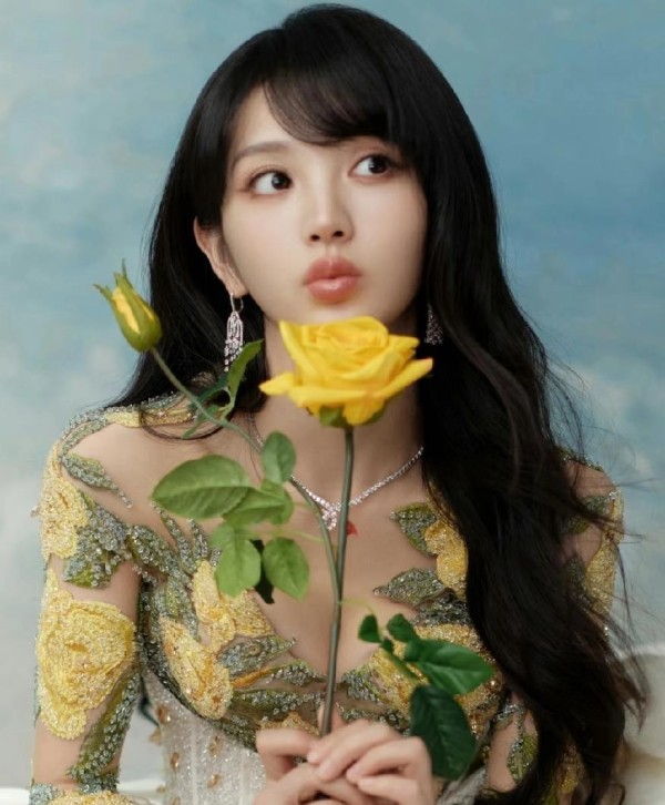 娱乐圈真友情太好磕。田曦薇与三位好友相处自然,和王安宇纯铁哥们,友谊让人羡慕又暖心