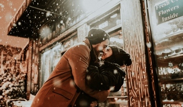 星座配对大揭秘：娱乐圈最恩爱的明星夫妻星座组合