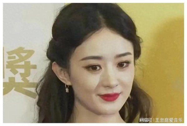 惊艳全场！赵丽颖高级定制礼服亮相亚洲电影大奖，首获新世代奖！