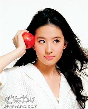 刘亦菲签约美国公司将连拍好莱坞大制作(图)