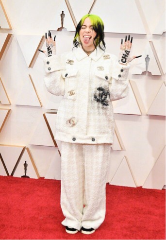 奥斯卡红毯星光熠熠！碧梨黑色指甲炫酷，甜茶卡地亚胸针抢眼了