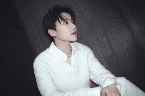 (图片来源于艺人工作室微博)