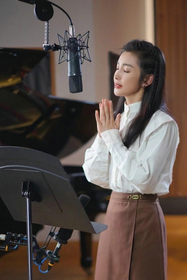 (图片来源于艺人工作室微博)