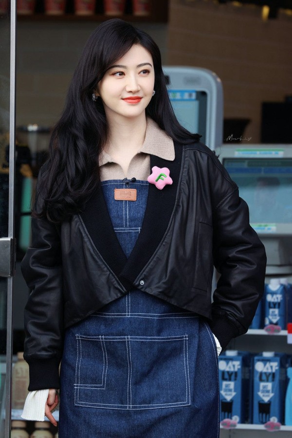 (图片来源于艺人私服)