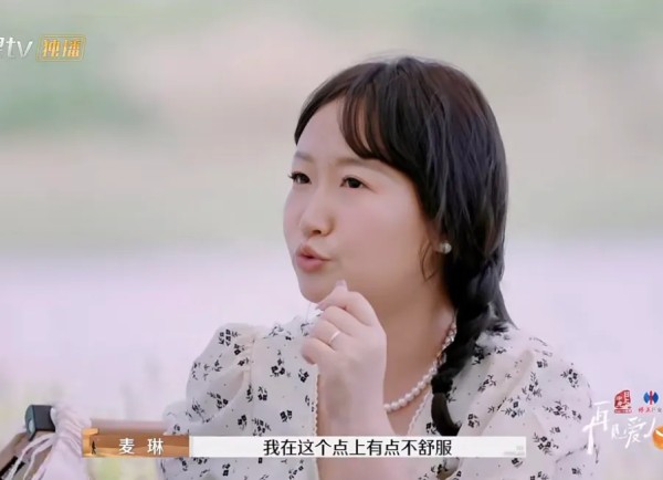 剧说好戏：和张泉灵短短几秒的对话，麦琳就暴露出自己的认知低下。
张泉灵:你知道为什么我能猜到你的问题吗。
麦琳：因为你老公是这样的吗?
张泉灵:不是（略带惊讶）。
麦琳：因为你是这样的吗?
张泉灵:我不是这样的人（有些震惊）
麦麦:那是为什么?
张泉灵:因为你提问的问题都是你的主场。

麦琳自认为自己掌控了李行亮，而像张泉灵这么成功的女人，要成功掌控男人，必然跟自己用的同一套方法。只可惜她认知水平...