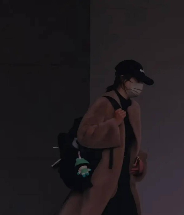 邓超孙俪一家四口太养眼！等等小花身材高挑颜值高