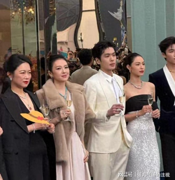 北京活动明星生图如照妖镜，章子怡认不出，唐嫣显老